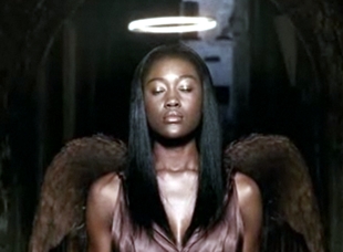 Sexy Engel in der Werbung (Video Screenshot)